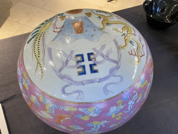 A Chinese famille rose 'dragon and phoenix' box and cover, Jing Yuan Tang Zhi 靜遠堂製 mark, Republic