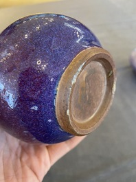 Een Chinese flesvormige vaas met flamb&eacute;-glazuur, Qing