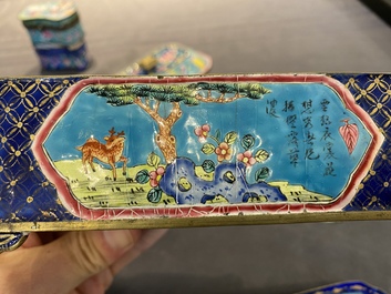 Een Chinees Canton email dekseldoosje met binnenplateau voor de Vietnamese markt, 19e eeuw