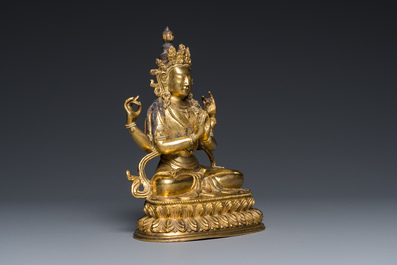 Een Chinese vergulde bronzen Avalokitesvara, Yongzheng merk en periode