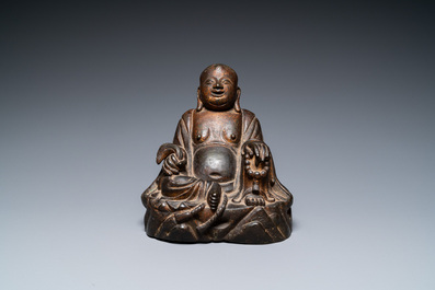 Statue de Bouddha assis sur un rocher en bronze dor&eacute;, Chine, Ming