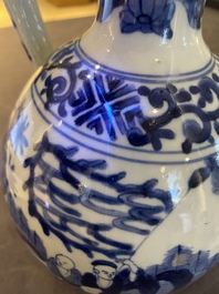 Verseuse en porcelaine de Japon en bleu et blanc, Edo, 17&egrave;me