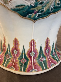 Grand vase en porcelaine de Chine famille rose, marque et probablement &eacute;poque de Guangxu