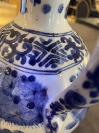 Verseuse en porcelaine de Japon en bleu et blanc, Edo, 17&egrave;me