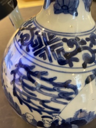 Verseuse en porcelaine de Japon en bleu et blanc, Edo, 17&egrave;me