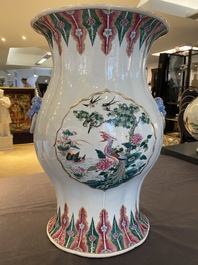 Een grote Chinese famille rose vaas, Guangxu merk en wellicht periode