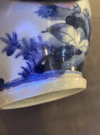 Verseuse en porcelaine de Japon en bleu et blanc, Edo, 17&egrave;me