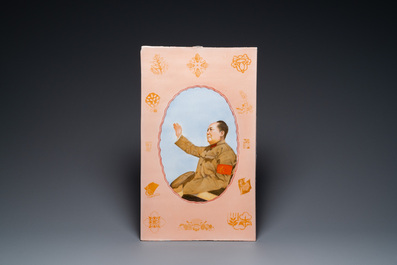 Twee Chinese plaquettes met Culturele Revolutie decor van Mao Zedong