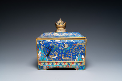 Een rechthoekige Chinese cloisonn&eacute; wierookbrander met deksel, Qing