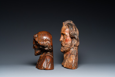 Deux bustes de saints en bois sculpt&eacute;, Italie ou France, 17&egrave;me