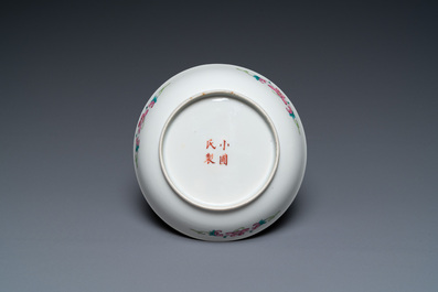 A Chinese famille rose 'two cranes' plate, Xiao Pu Shi Zhi 小圃氏製 mark, 19th C.