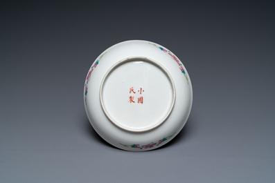 Coupe en porcelaine de Chine famille rose, marque de Xiao Pu Shi Zhi 小圃氏製, 19&egrave;me