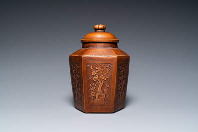 A Chinese Yixing stoneware tea caddy and teapot, 19/20th C.
