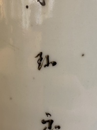 Deux vases en porcelaine de Chine famille rose, un sign&eacute; par Huang Zizhen 黃子珍 et dat&eacute; 1924