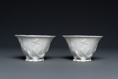 Een paar Chinese blanc de Chine libation cups, wellicht Qing