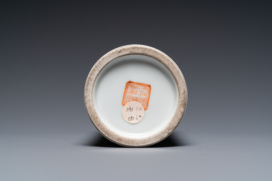 Een fijne Chinese famille rose penselenbeker, Xianfeng merk en periode