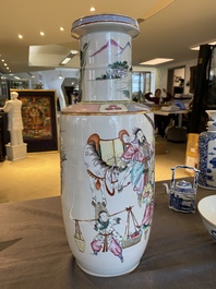 Vase de forme rouleau en porcelaine de Chine famille rose, 19&egrave;me