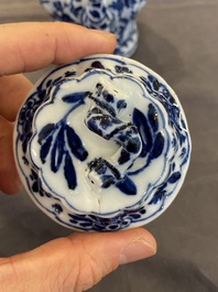 Th&eacute;i&egrave;re couverte simulant du bambou en porcelaine de Chine en bleu et blanc, Kangxi