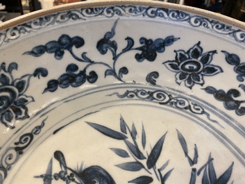 Plat en porcelaine de Vietnam ou Annam en bleu et blanc &agrave; d&eacute;cor d'un oiseau, 15/16&egrave;me