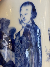 Een Chinese blauw-witte penselenbeker met een dame en spelende jongens, wellicht 19e eeuw