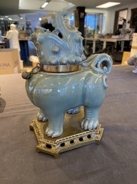 Een Chinese Longquan celadon wierookbrander in de vorm van een luduan met vergulde bronzen montuur, Ming