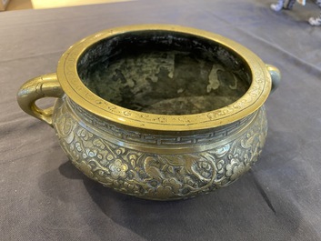 A Chinese bronze censer with floral relief design, Xuande mark, 18/19th C.