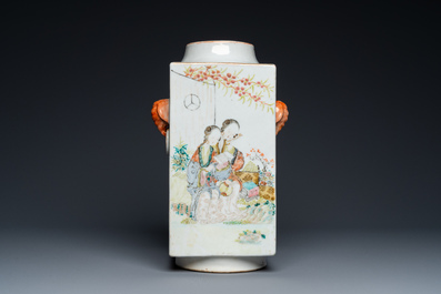 Vase de forme 'cong' en porcelaine de Chine qianjiang cai, sign&eacute; Pan Zhinan 潘植南, dat&eacute; 1898