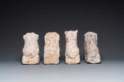 Quatre lions en pierre sculpt&eacute;e, Chine, peut-&ecirc;tre Tang