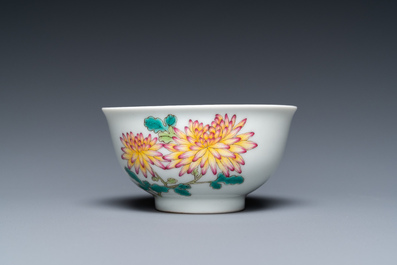 A Chinese famille rose cup with floral design, Yongzheng mark, 20th C.