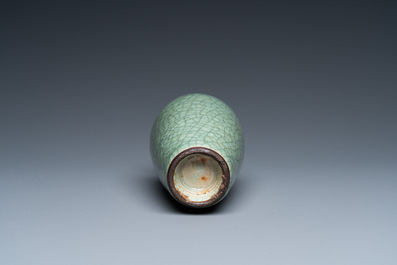Vase &agrave; fond craquel&eacute; en porcelaine de Chine en c&eacute;ladon monochrome, Qianlong