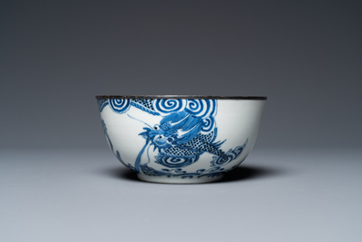 Bol et assiette en porcelaine de Chine 'Bleu de Hue' pour le Vietnam, marques de Ngoạn ngọc et Nội ph&uacute;, 19&egrave;me