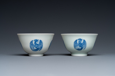 Paire de bols en porcelaine de Chine en bleu et blanc &agrave; d&eacute;cor de ph&eacute;nix, marque de Daoguang, 19/20&egrave;me