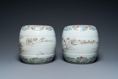 Paire de tabourets miniatures en porcelaine de Chine famille rose &agrave; d&eacute;cor de paysages en grisaille, Qianlong/Jiaqing