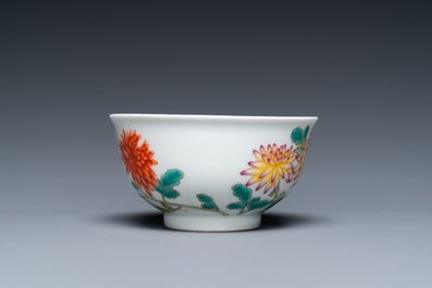 A Chinese famille rose cup with floral design, Yongzheng mark, 20th C.