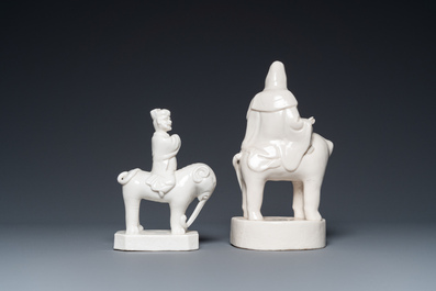 Twee Chinese Dehua blanc de Chine sculpturen van Guanyin en een Sogdi&euml;r op een olifant, Kangxi