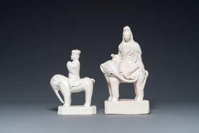 Twee Chinese Dehua blanc de Chine sculpturen van Guanyin en een Sogdi&euml;r op een olifant, Kangxi