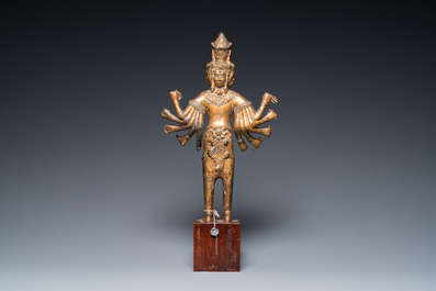 Sculpture d'une divinit&eacute; bouddhiste en bronze dor&eacute;, Tha&iuml;lande ou Cambodge, 18/19&egrave;me