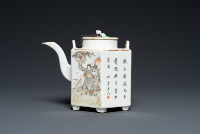 Th&eacute;i&egrave;re couverte en porcelaine de Chine qianjiang cai de forme hexagonale, sign&eacute;e et avec le sceau de Luo Zhonglin 羅仲林, 19/20&egrave;me