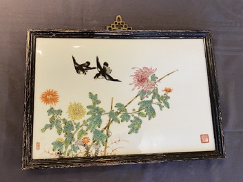 Een Chinese famille rose plaquette, Huan Ren Tang 懷仁堂製 merk, Republiek