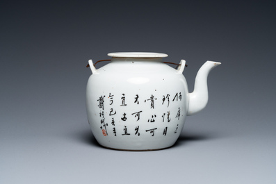 Th&eacute;i&egrave;re couverte en porcelaine de Chine qianjiang cai &agrave; d&eacute;cor d'antiquit&eacute;s, sign&eacute;e Dai Yucheng 戴裕成, dat&eacute;e 1895