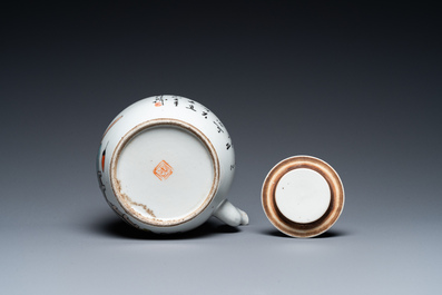 Th&eacute;i&egrave;re couverte en porcelaine de Chine qianjiang cai &agrave; d&eacute;cor d'antiquit&eacute;s, sign&eacute;e Dai Yucheng 戴裕成, dat&eacute;e 1895