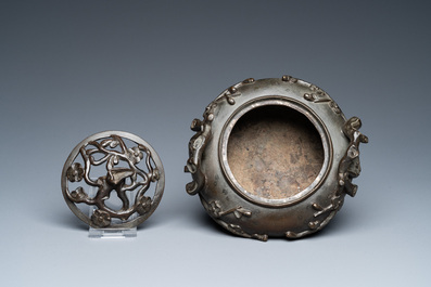 Br&ucirc;le-parfum tripod couvert en bronze, Chine, 19&egrave;me