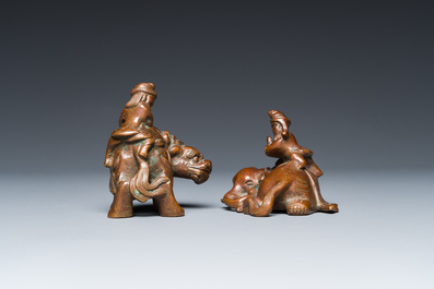 Deux poids de rouleau en bronze figurant cavaliers sogdiens sur un lion bouddhiste et un &eacute;l&eacute;phant, Qing