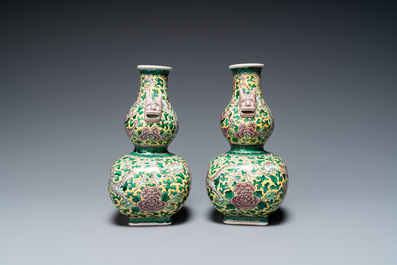 A pair of Chinese famille verte double gourd vases and a blue and white vase and cover, 19/20th C.