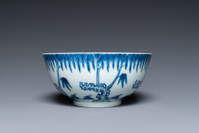 A Chinese blue and white 'Bleu de Hue' bowl for the Vietnamese market, Ngoạn ngọc 玩玉 mark, 19th C.