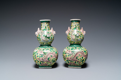 A pair of Chinese famille verte double gourd vases and a blue and white vase and cover, 19/20th C.