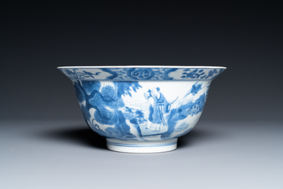 Un bol de type 'klapmuts' en porcelaine de Chine en bleu et blanc, marque et &eacute;poque de Kangxi