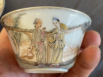 Tasse et soucoupe en porcelaine de Chine famille rose &agrave; d&eacute;cor exceptionnel, Yongzheng