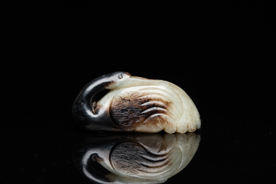 Een Chinese celadon en zwarte jade kraanvogel, Qing