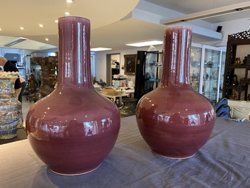 A pair of Chinese monochrome peachbloom-glazed bottle vases, 19th C.